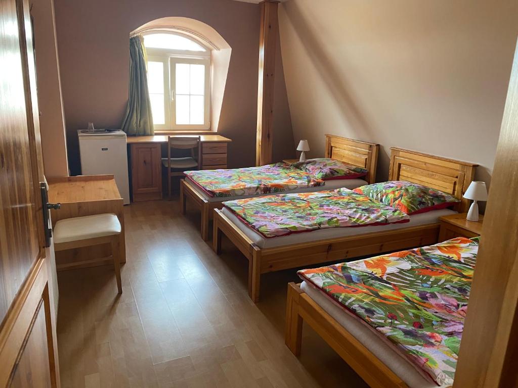 Room with an extra bed